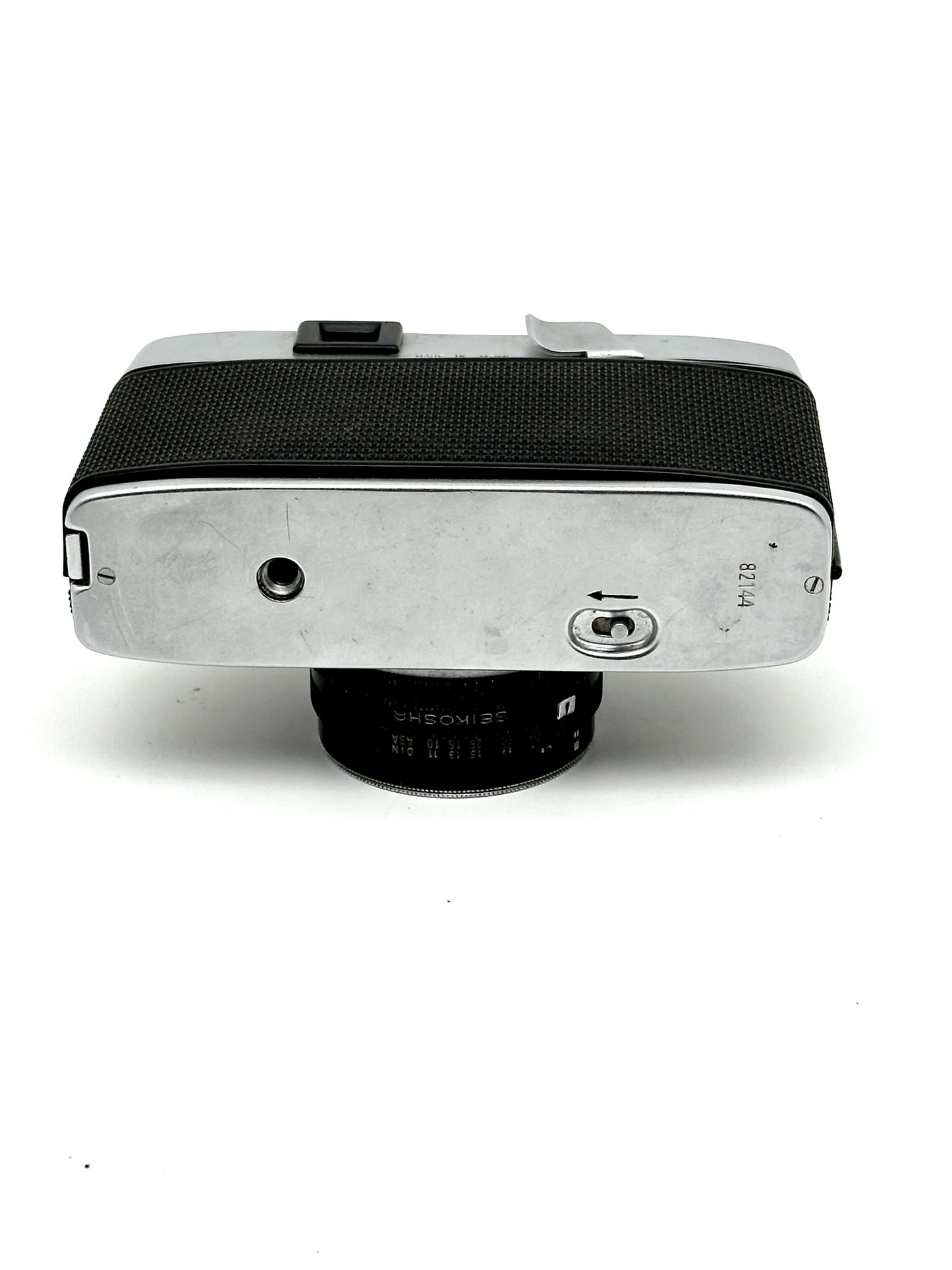Back view of a Mamiya Kominar vintage 35mm rangefinder camera with a 40mm f2.8 lens and textured black grip.