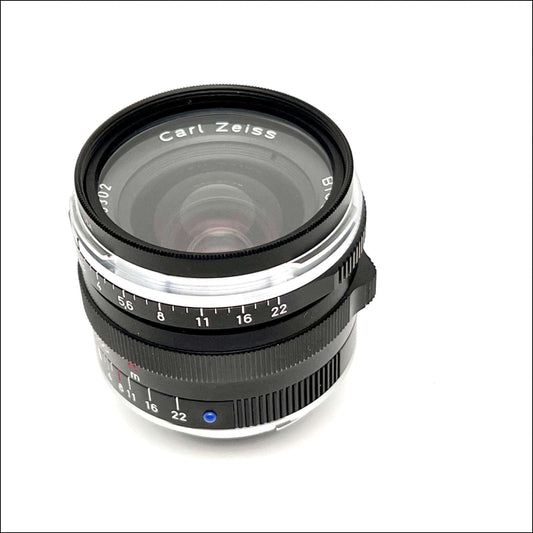 Carl Zeiss Biogon 28mm f2.8 T* lens, excellent condition, clear glass, minimal signs of use, perfect for vintage photography.