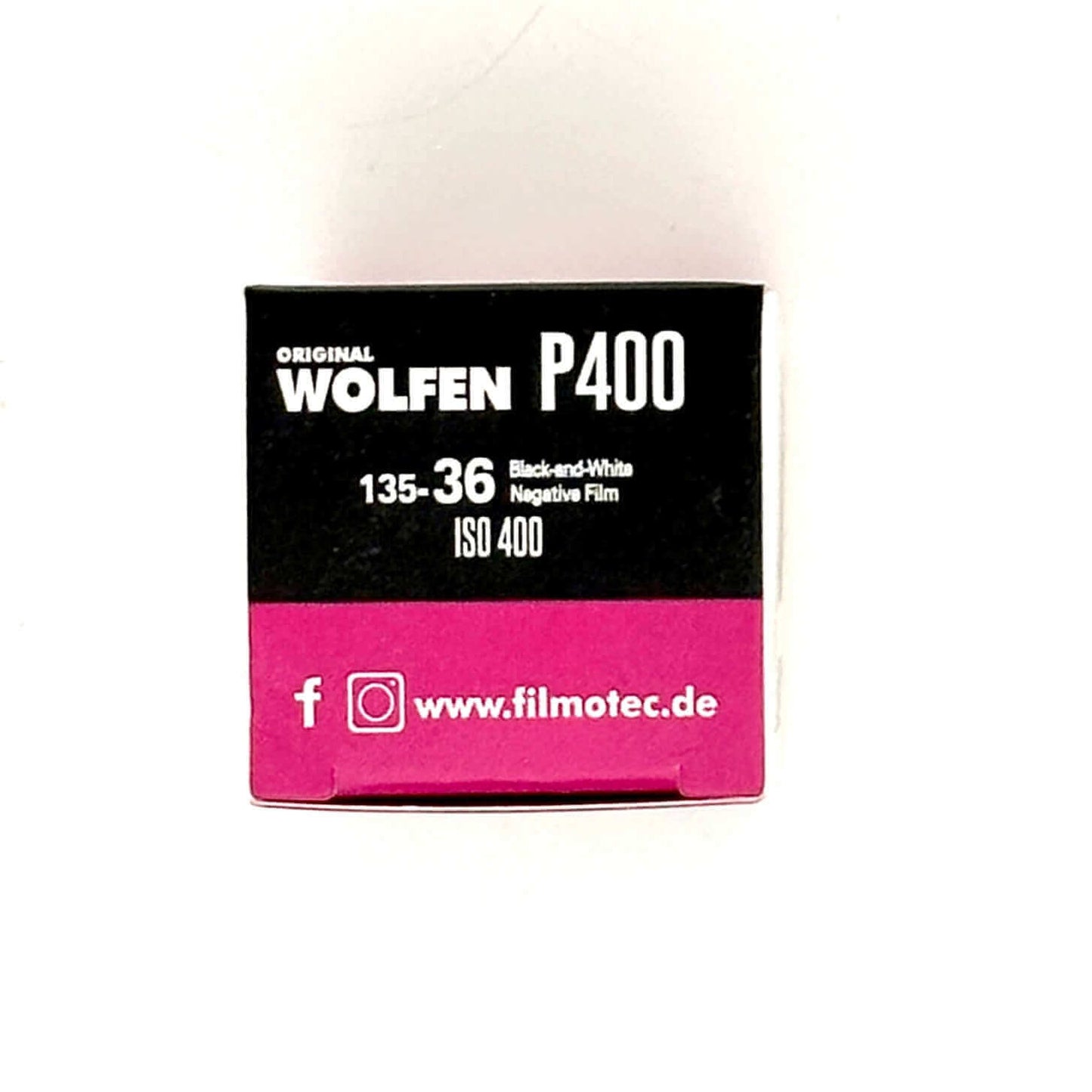 Wolfen P400 black-and-white negative film ISO 400 135-36mm packaging box with pink and black design.