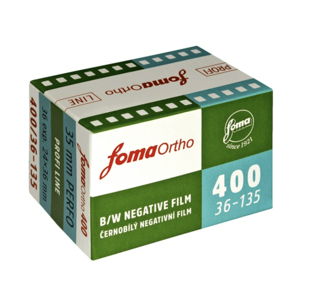 2-pack Foma Ortho 400 ISO 35mm x 36exp black and white negative film packaging showing product features.