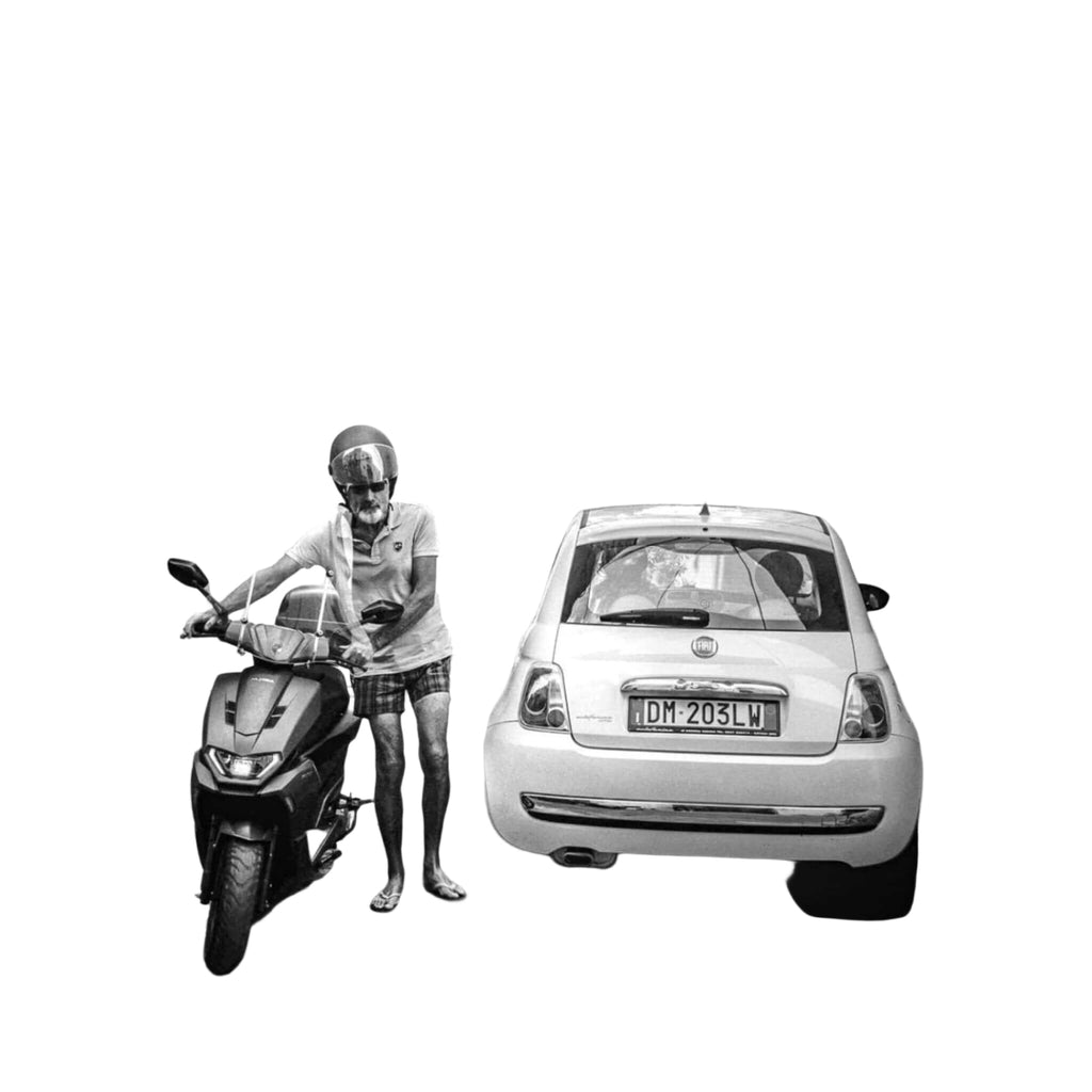 White fiat 500 parked in a narrow alleyway